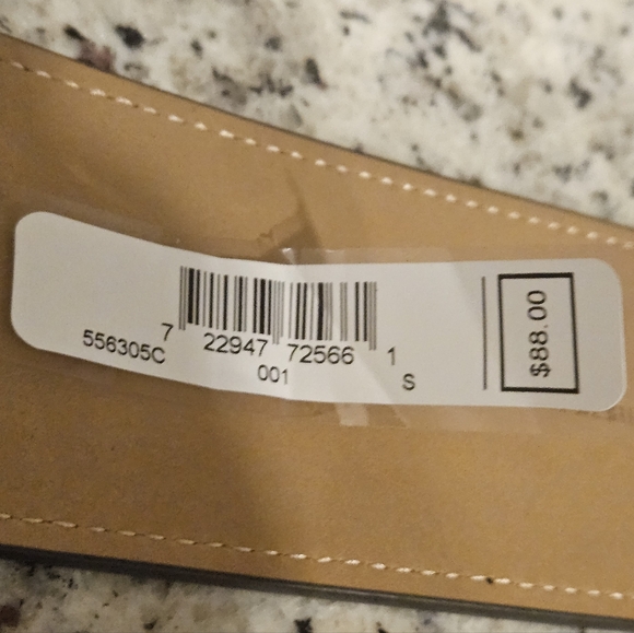 📉📉Micheal Kors Large Gold Buckle Expandable belt sz S - Picture 2 of 4